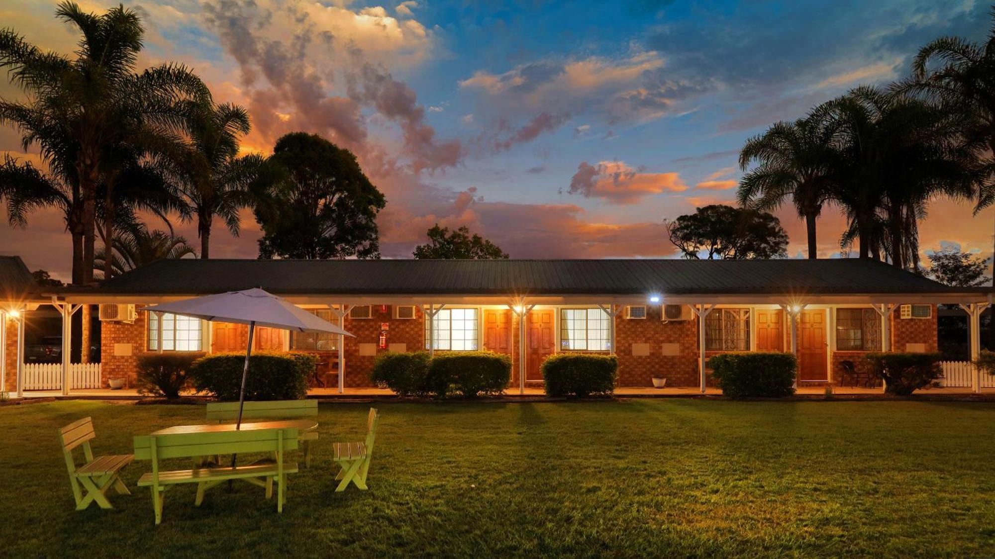 Koorawatha Homestead Motel Bororen Экстерьер фото